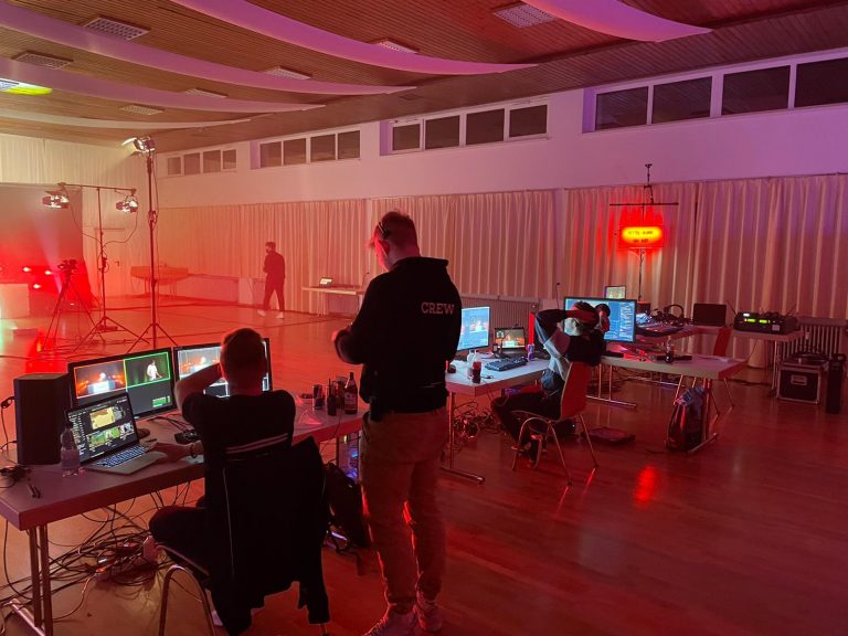 Crew bereitet die Technik vor