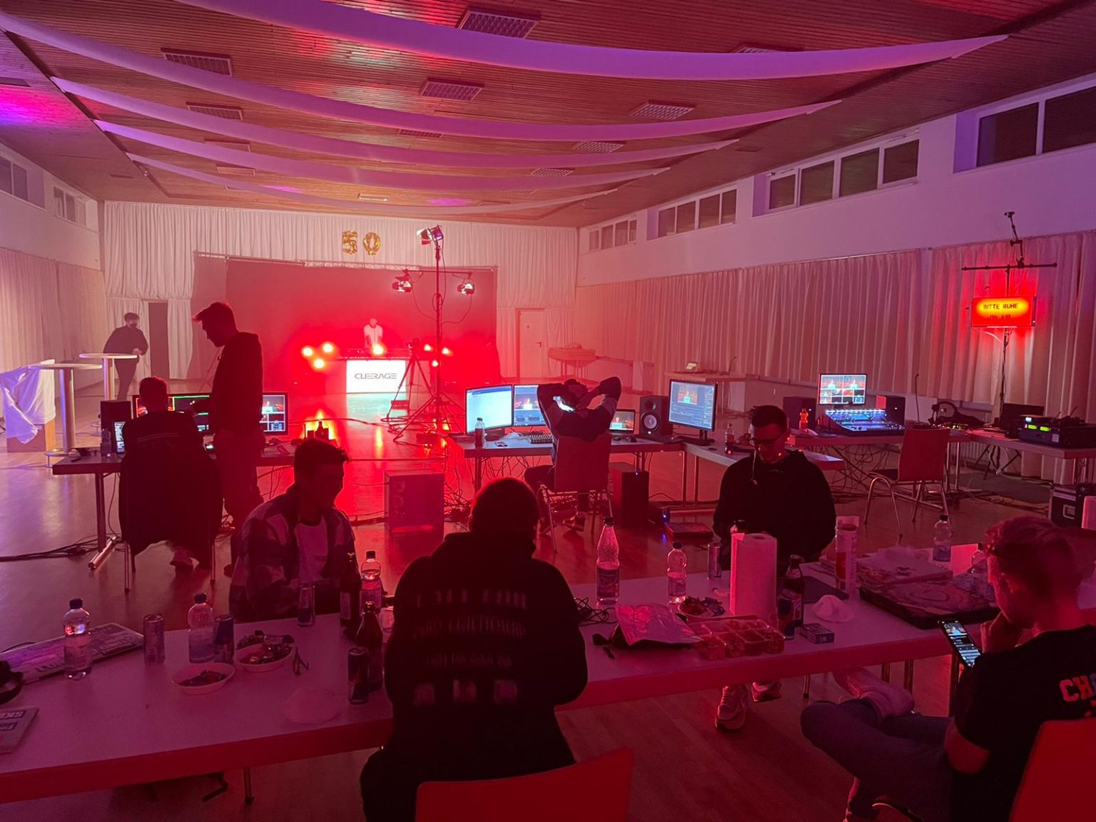 Crew bereitet die Technik vor