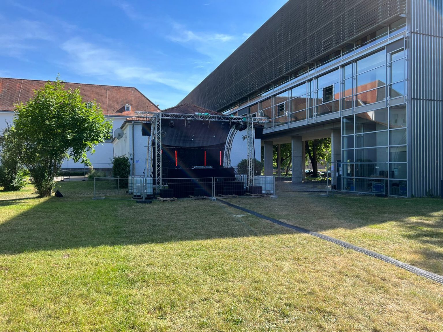 Bühnenaufbau der Hochschule